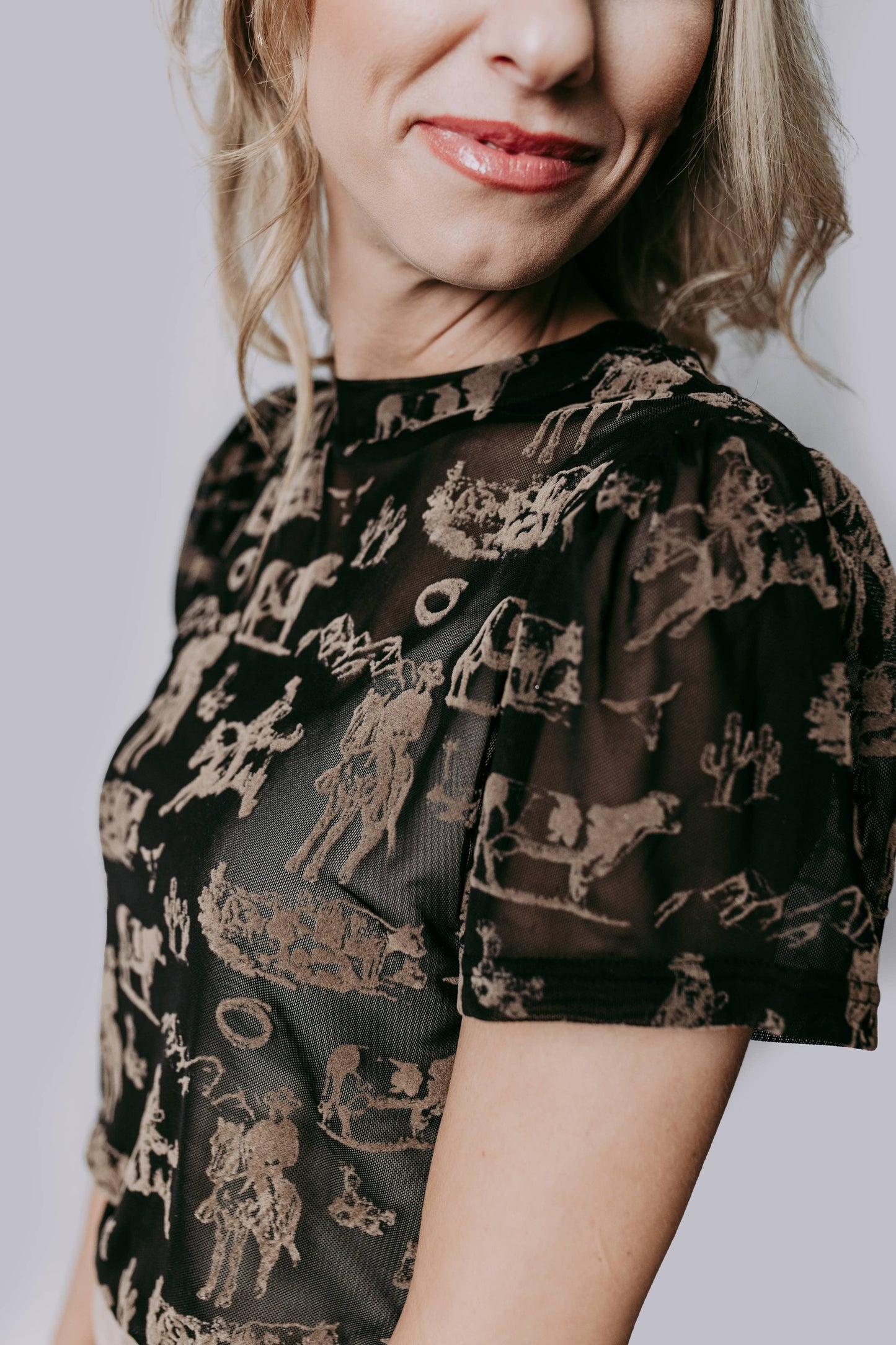 Puff Short Sleeve Western Scene Mesh